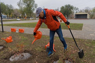 Депутаты вышли на субботник